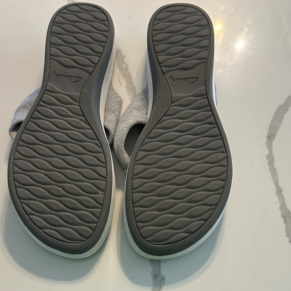 Clarks Women's Light Gray Sandals - Picture 4 of 5